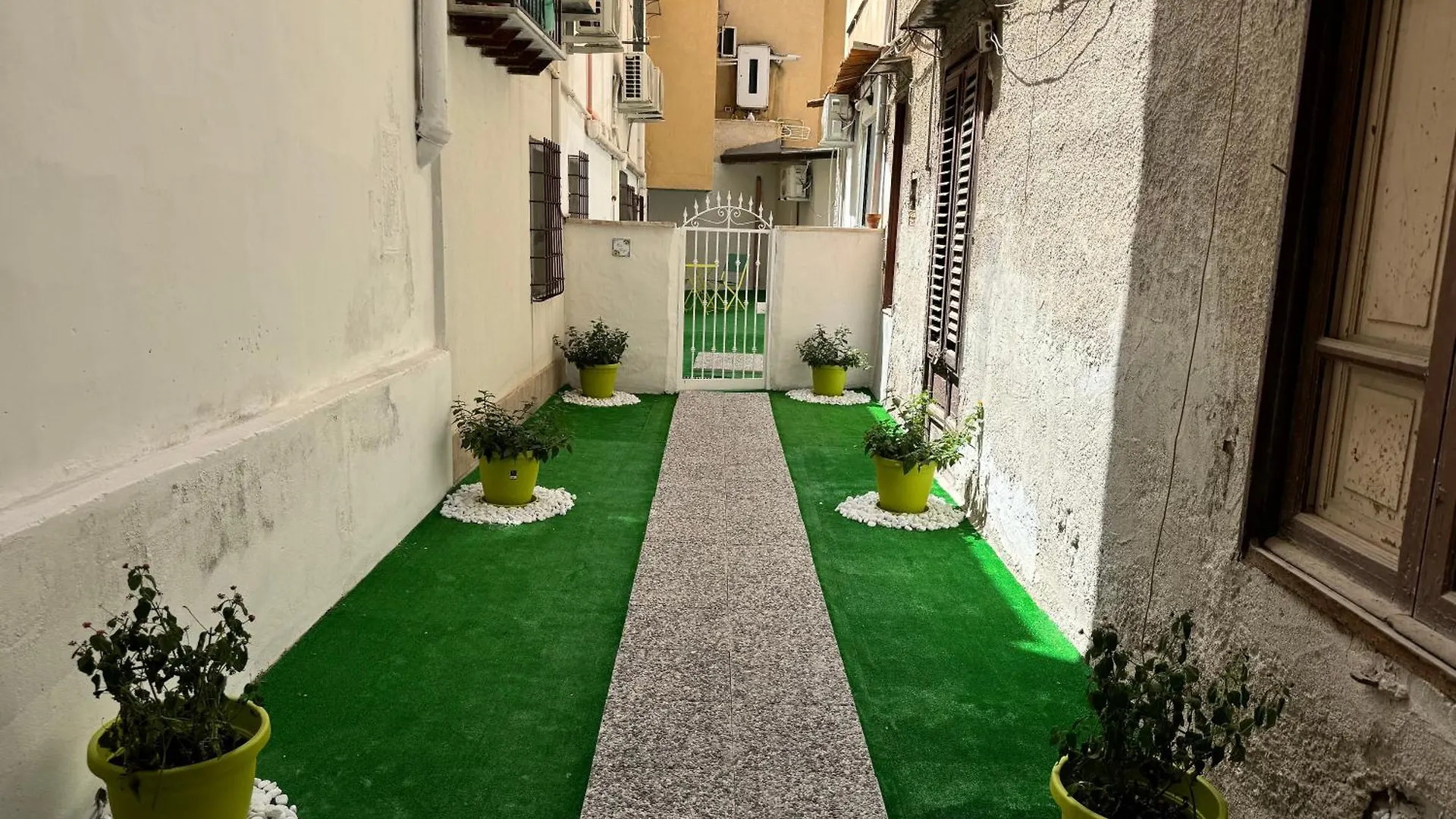 Ballar'Home - Casa Sbriju' Palermo 0*,  Italy